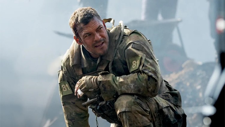 Netflix Znów Stawia Na Sci-Fi? "Maszyna Do Zabijania" Z Alanem Ritchsonem Już Dostępna